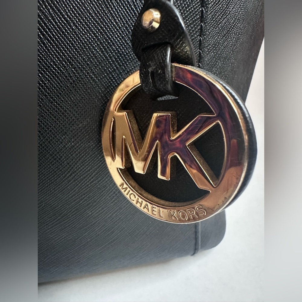 Michael Kors Large Voyager Tote - Picture 3 of 9